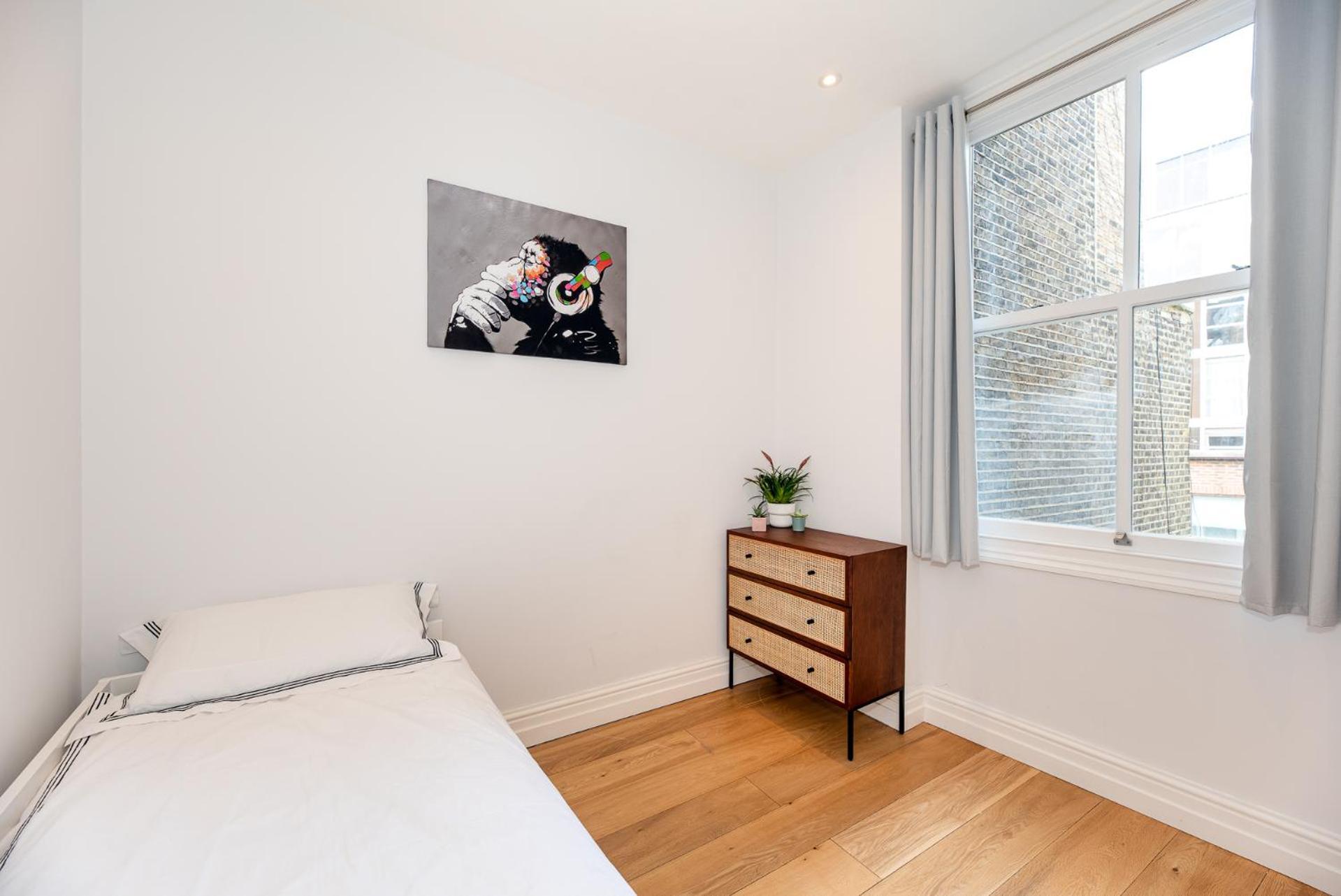 2-bedroom Victorian In Kensington * Лондон