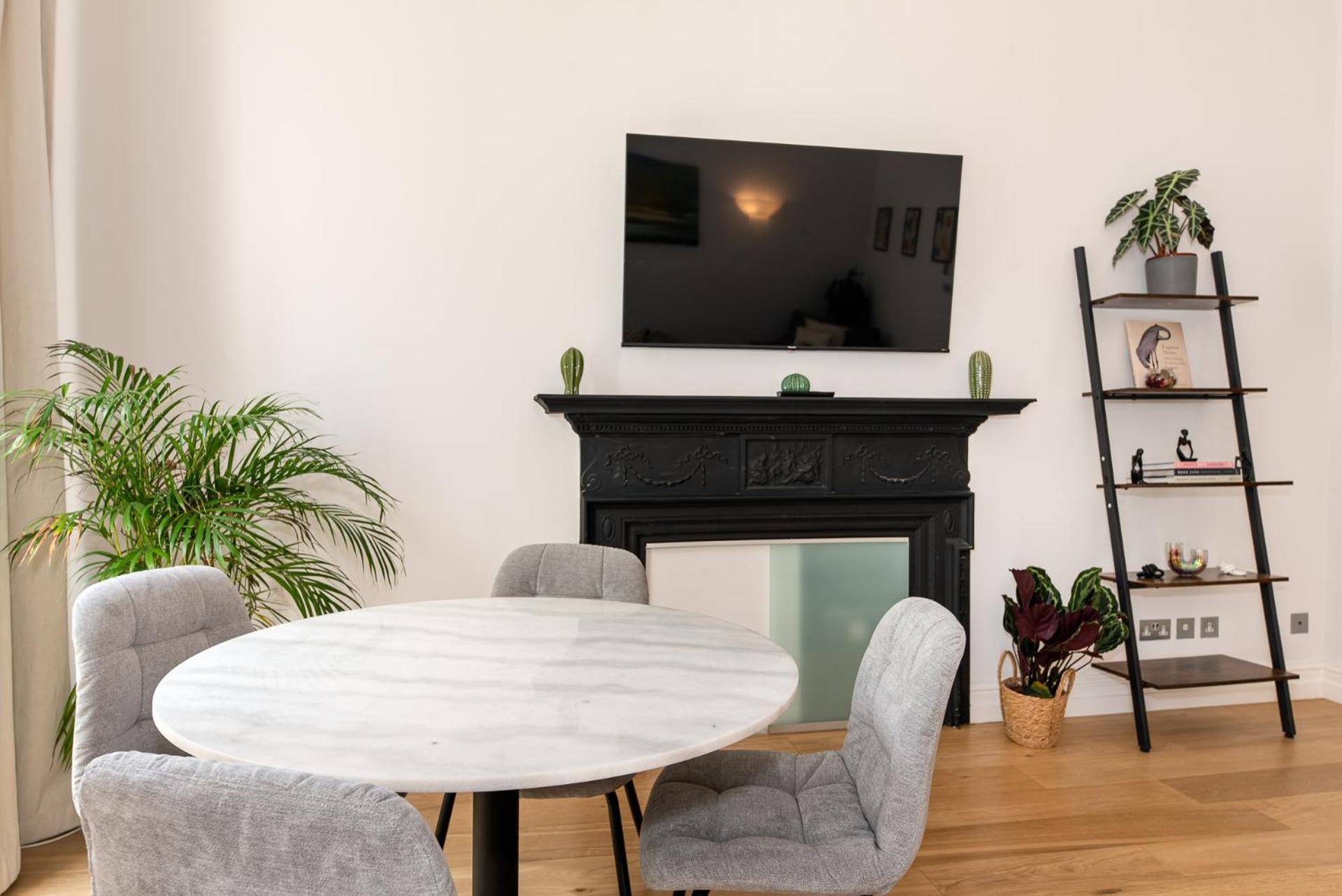 2-bedroom Victorian In Kensington Апартаменты *